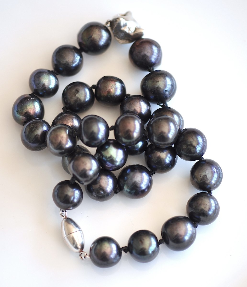 Black Pearl Cat Necklace — Handmade Freshwater Pearl Necklace with Silver Cat Charm | Statement Jewelry - The Jewels You love