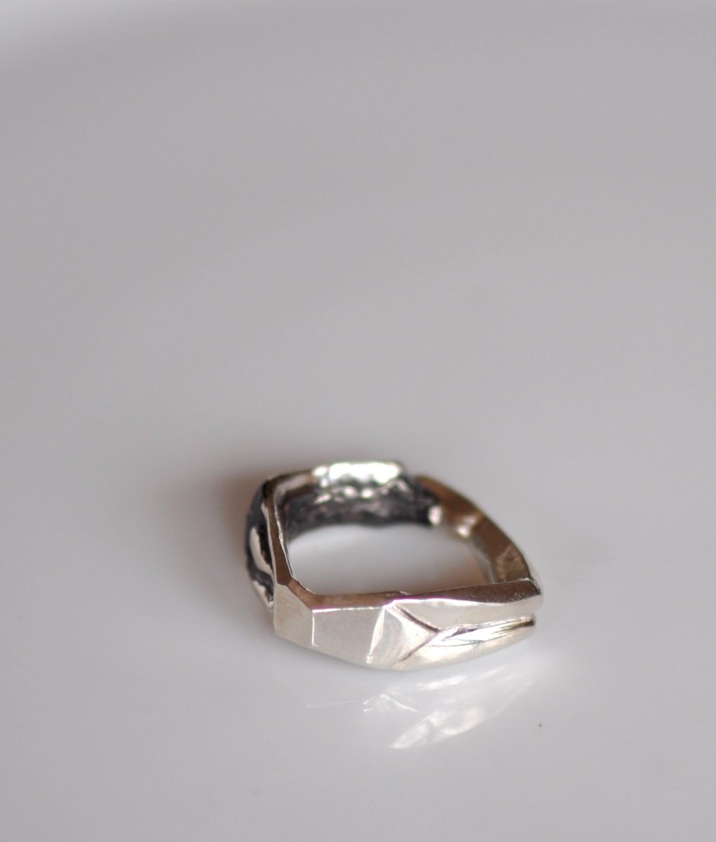 Handmade sterling silver female silhouette ring, swimmer jewelry, minimalist woman empowerment jewelry, made in Barcelona