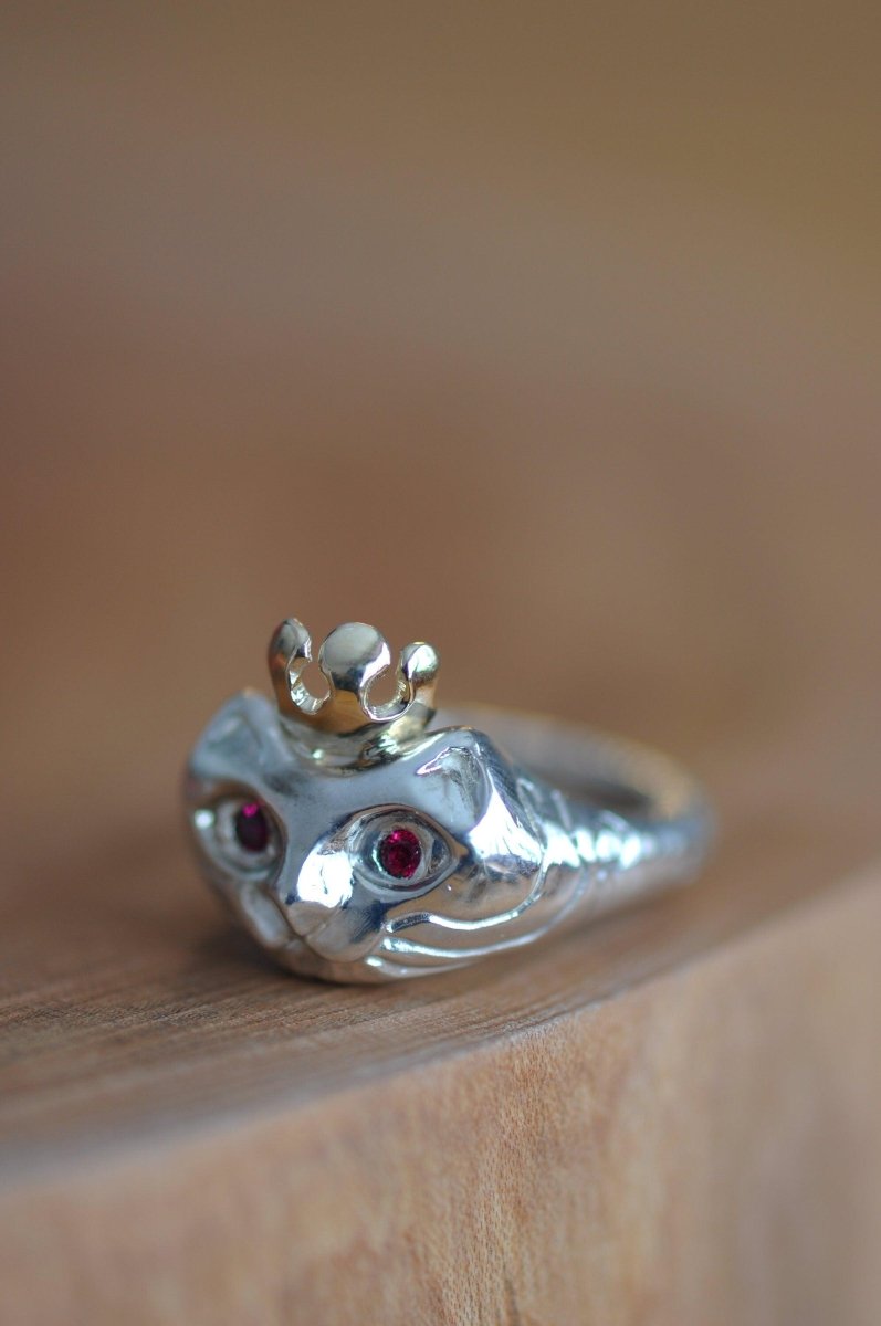 cat with crown silver ring
