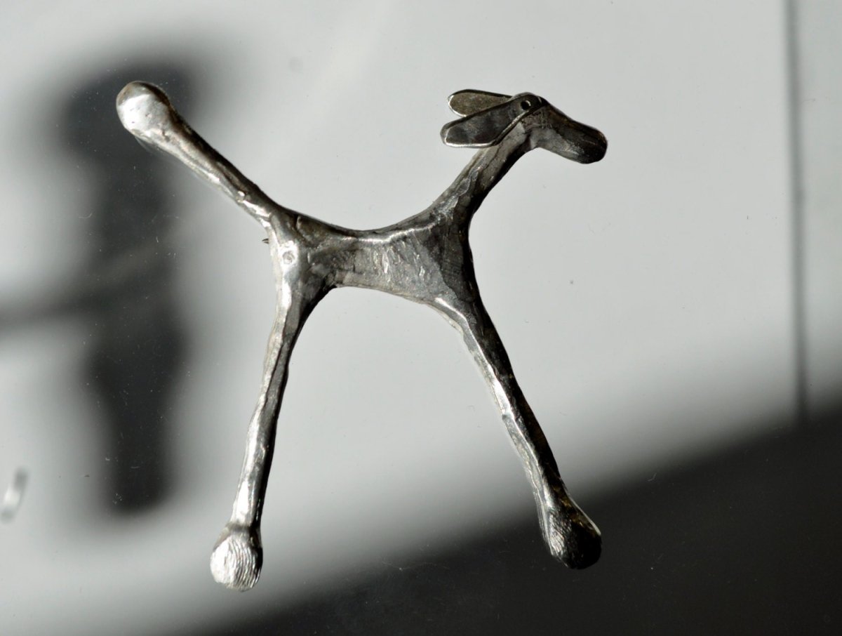 Handmade silver sculptural dog brooch with articulated ears, Wearable art, made in Barcelona, dog lovers jewelry gift