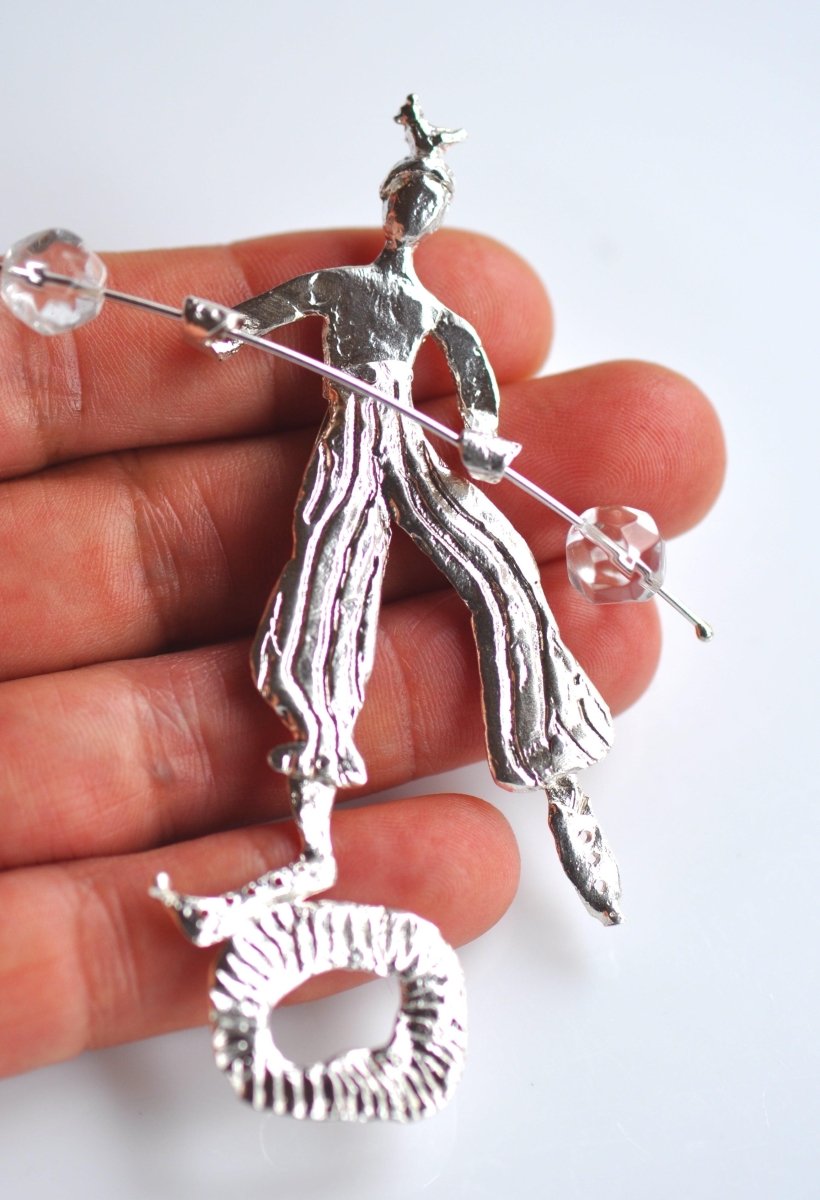 Handmade sterling silver articulated circus performer brooch, whimsical wearable sculpture jewelry, handmade in Barcelona