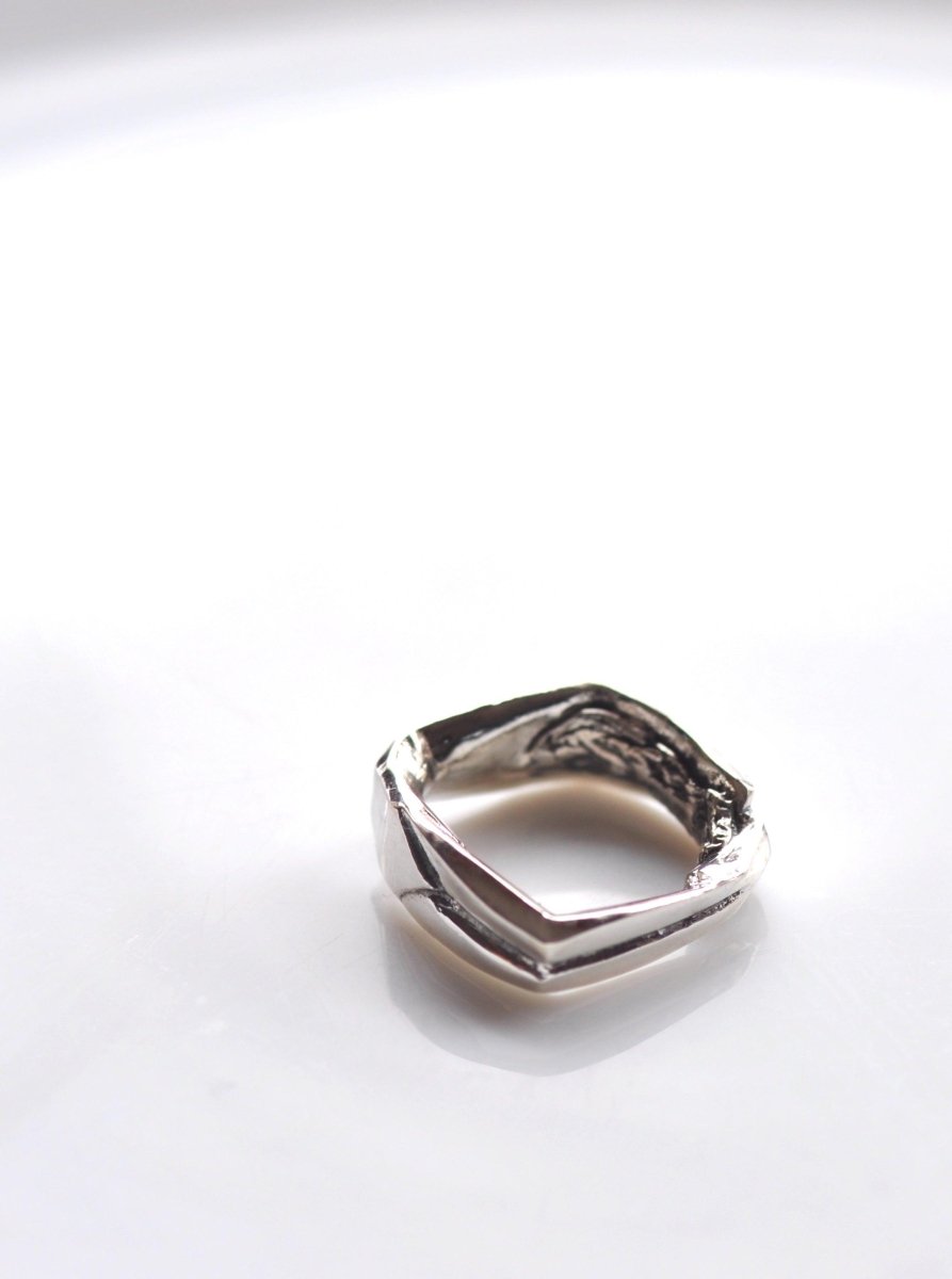 Handmade sterling silver female silhouette ring, swimmer jewelry, minimalist woman empowerment jewelry, made in Barcelona