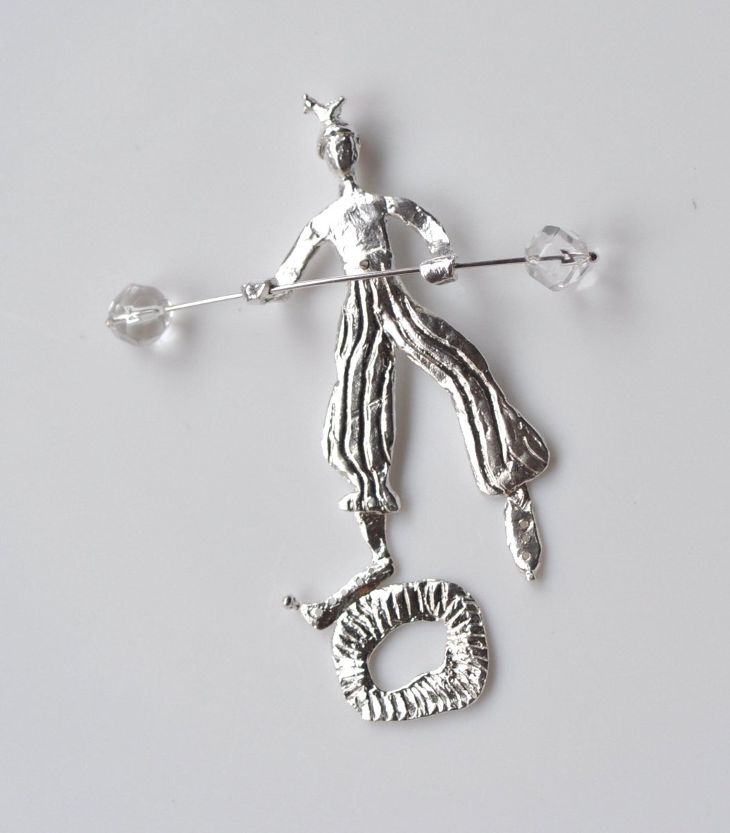 Handmade sterling silver articulated circus performer brooch, whimsical wearable sculpture jewelry, handmade in Barcelona