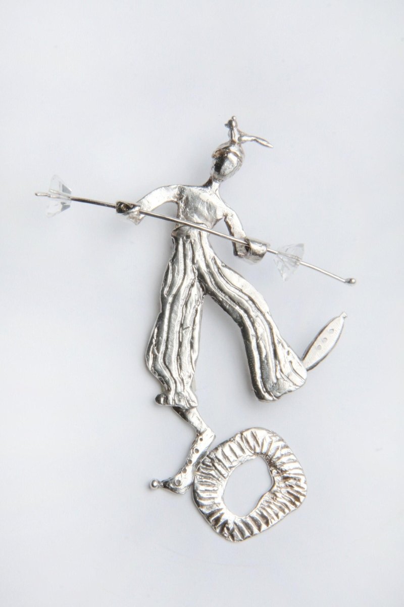 Handmade sterling silver articulated circus performer brooch, whimsical wearable sculpture jewelry, handmade in Barcelona