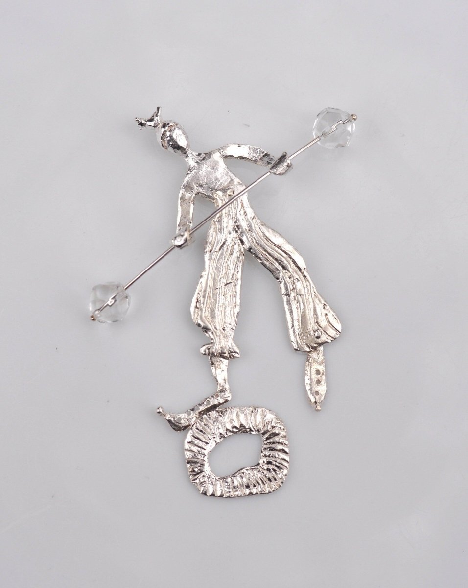 Handmade sterling silver articulated circus performer brooch, whimsical wearable sculpture jewelry, handmade in Barcelona