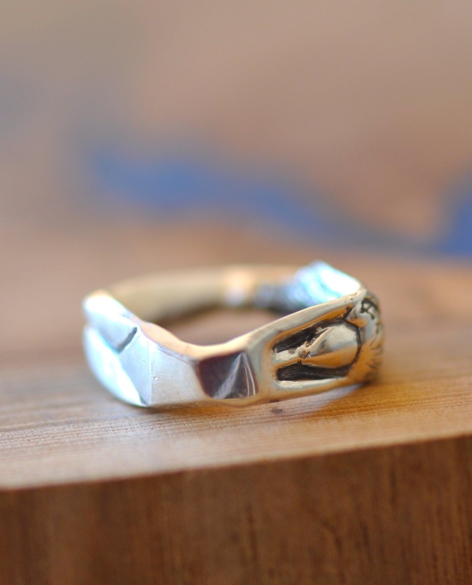 Handmade sterling silver female silhouette ring, swimmer jewelry, minimalist woman empowerment jewelry, made in Barcelona
