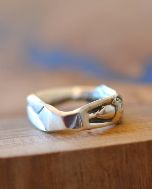 Handmade sterling silver female silhouette ring, swimmer jewelry, minimalist woman empowerment jewelry, made in Barcelona