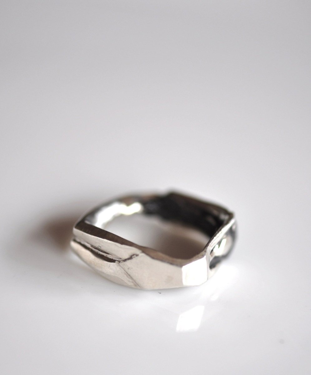 Handmade sterling silver female silhouette ring, swimmer jewelry, minimalist woman empowerment jewelry, made in Barcelona